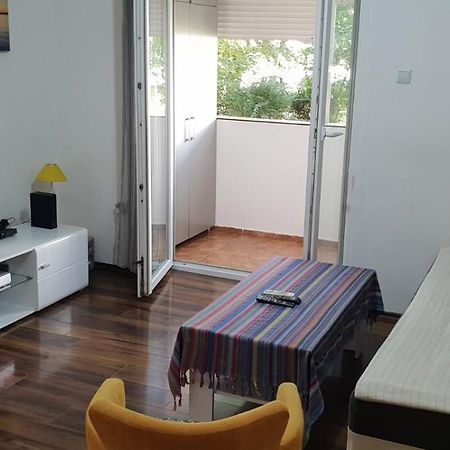 Yellow Apartment, Central Podgorica Bagian luar foto