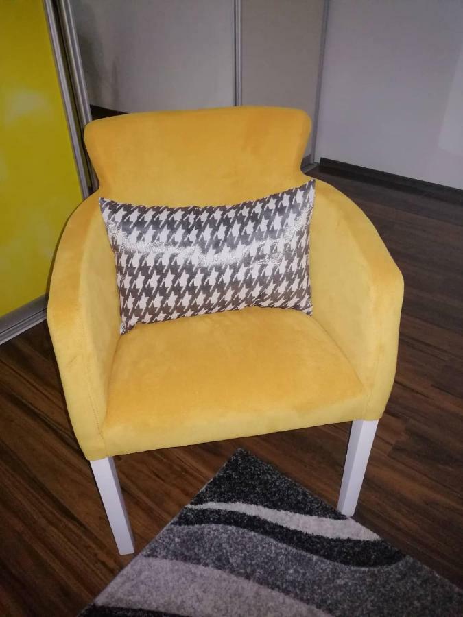 Yellow Apartment, Central Podgorica Bagian luar foto